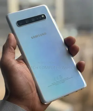 Photo - New Samsung Galaxy S10 128 GB Blue