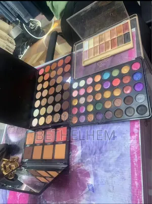Photo - Makeup Palette