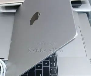 New Laptop Apple MacBook Air 2022 M2 8GB Apple M2 SSD 256GB