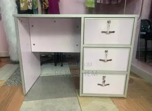 የጥፍር መስሪያ ጠረፔዛ