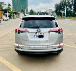 Photo - Toyota RAV4 LE AWD (2.5L 4cyl 6A) 2017 Silver