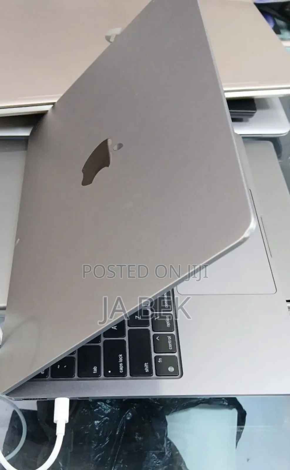 New Laptop Apple MacBook Air 2022 M2 8GB Apple M2 SSD 256GB