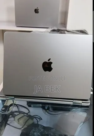 New Laptop Apple MacBook Air 2022 M2 8GB Apple M2 SSD 256GB