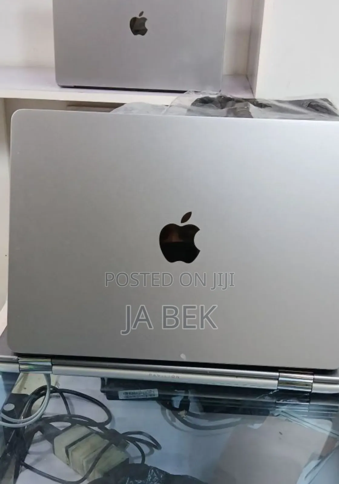 New Laptop Apple MacBook Air 2022 M2 8GB Apple M2 SSD 256GB