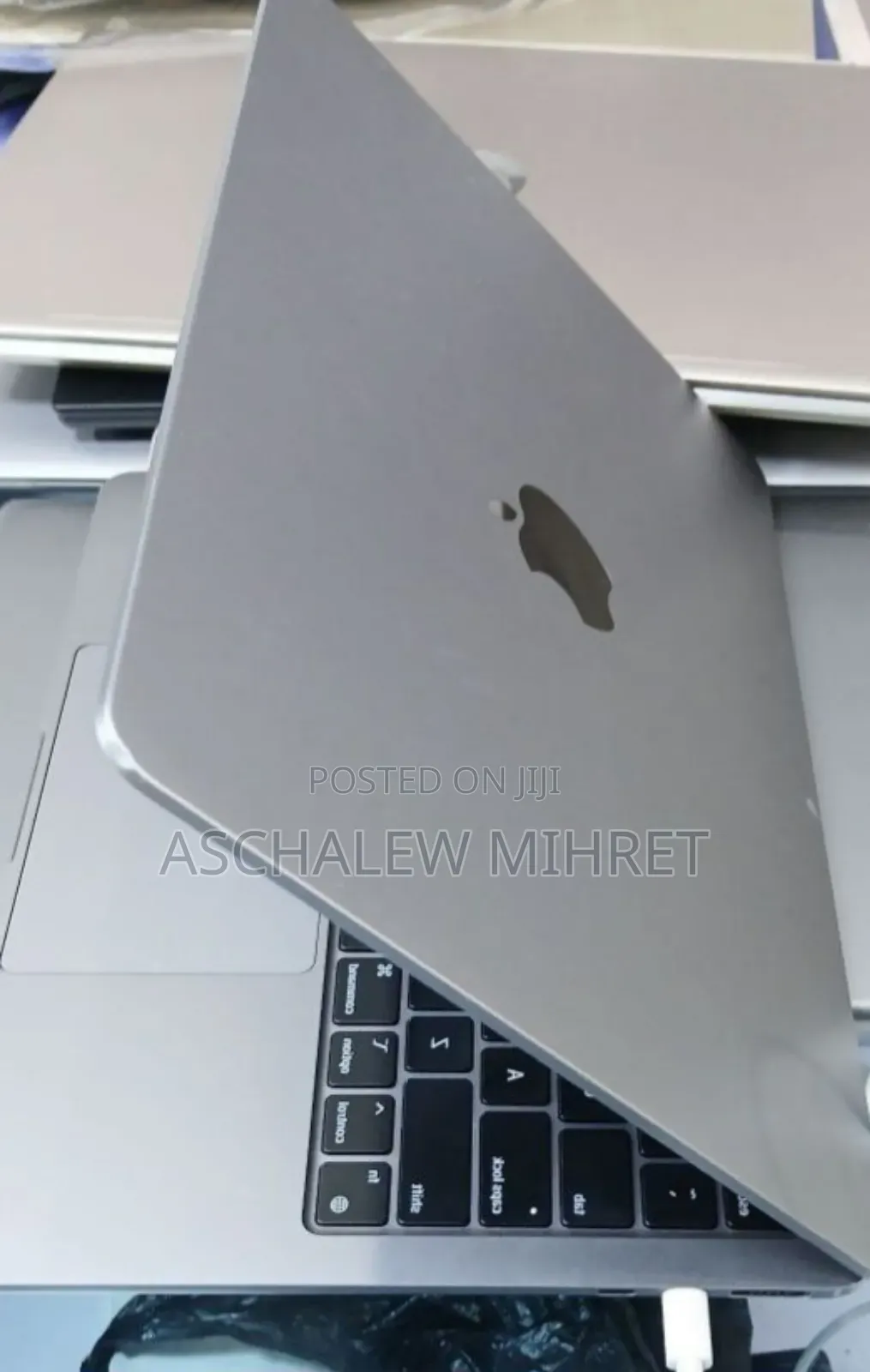 New Laptop Apple MacBook Air 2022 M2 8GB Apple M2 SSD 256GB