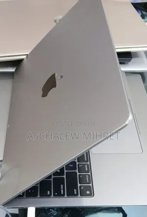 New Laptop Apple MacBook Air 2022 M2 8GB Apple M2 SSD 256GB