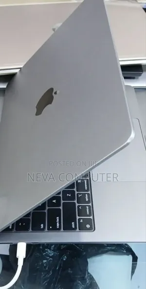 New Laptop Apple MacBook Air 2022 M2 8GB Apple M2 SSD 256GB