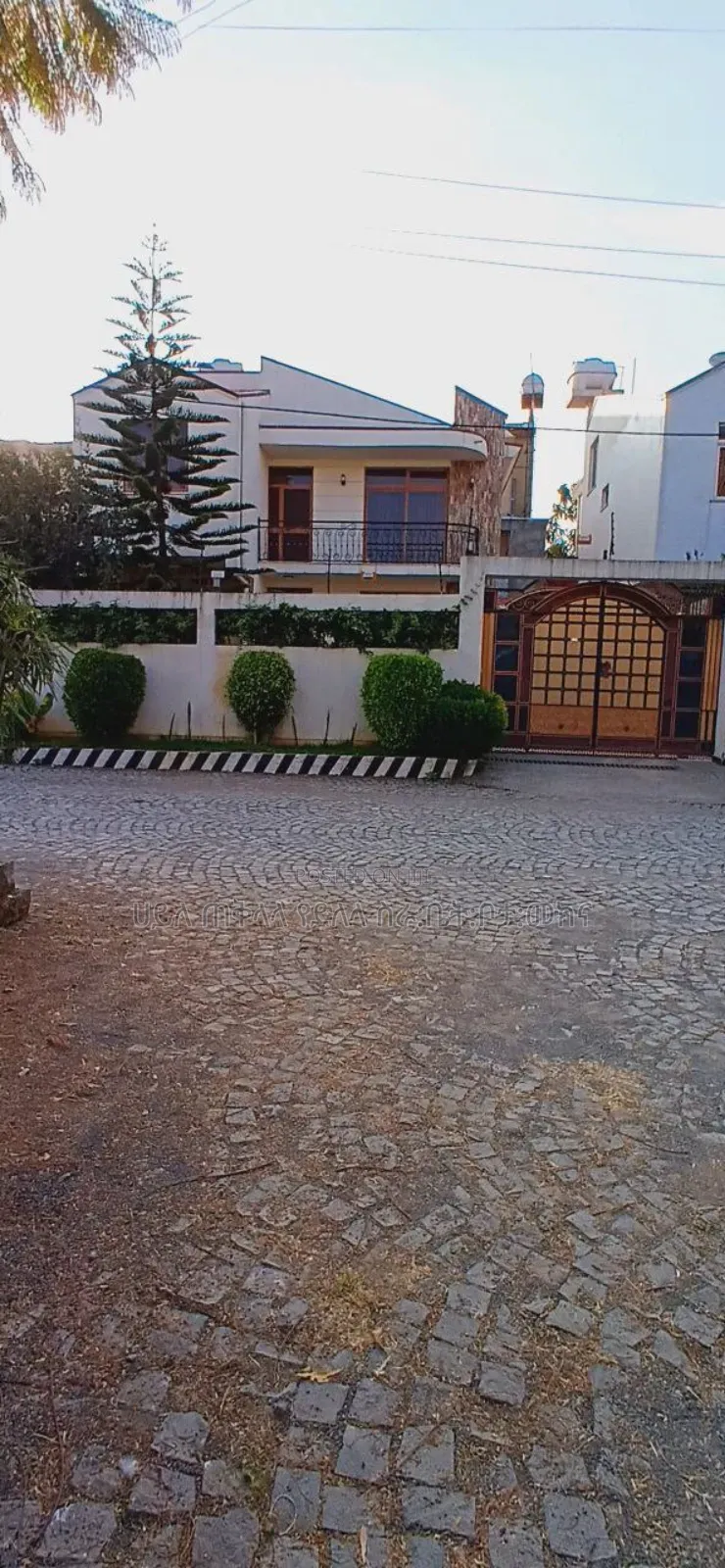 Furnished 6bdrm Townhouse/Terrace in አያት ዞን ኮምፋውንድ ውስጥ, Yeka for sale