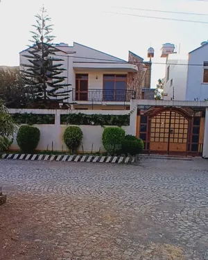 Furnished 6bdrm Townhouse/Terrace in አያት ዞን ኮምፋውንድ ውስጥ, Yeka for sale