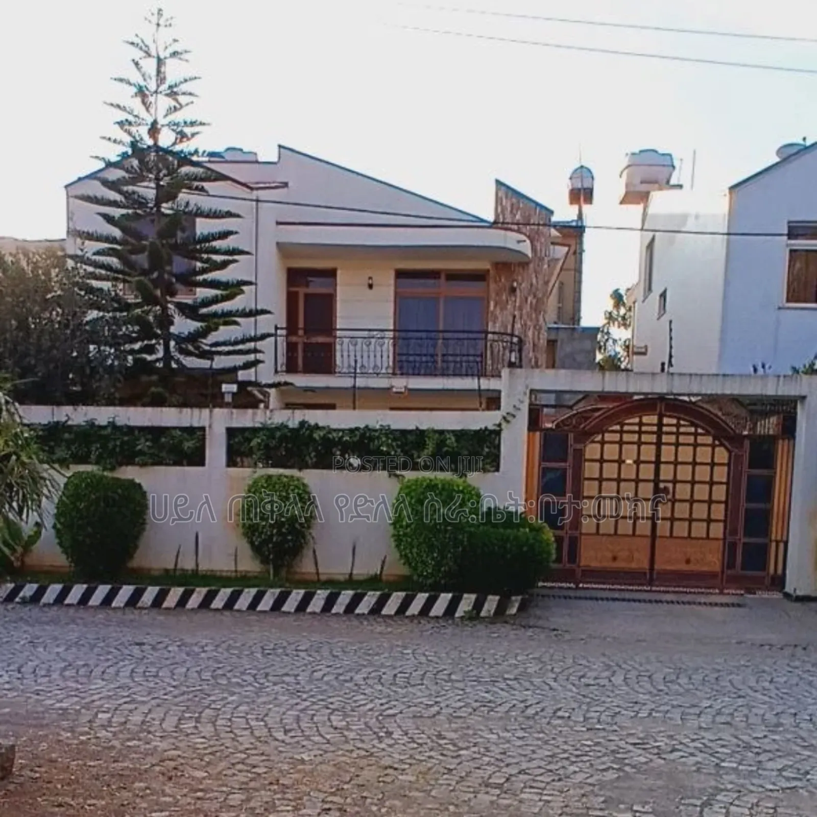 Furnished 6bdrm Townhouse/Terrace in አያት ዞን ኮምፋውንድ ውስጥ, Yeka for sale