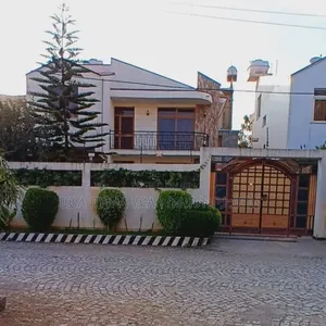 Furnished 6bdrm Townhouse/Terrace in አያት ዞን ኮምፋውንድ ውስጥ, Yeka for sale