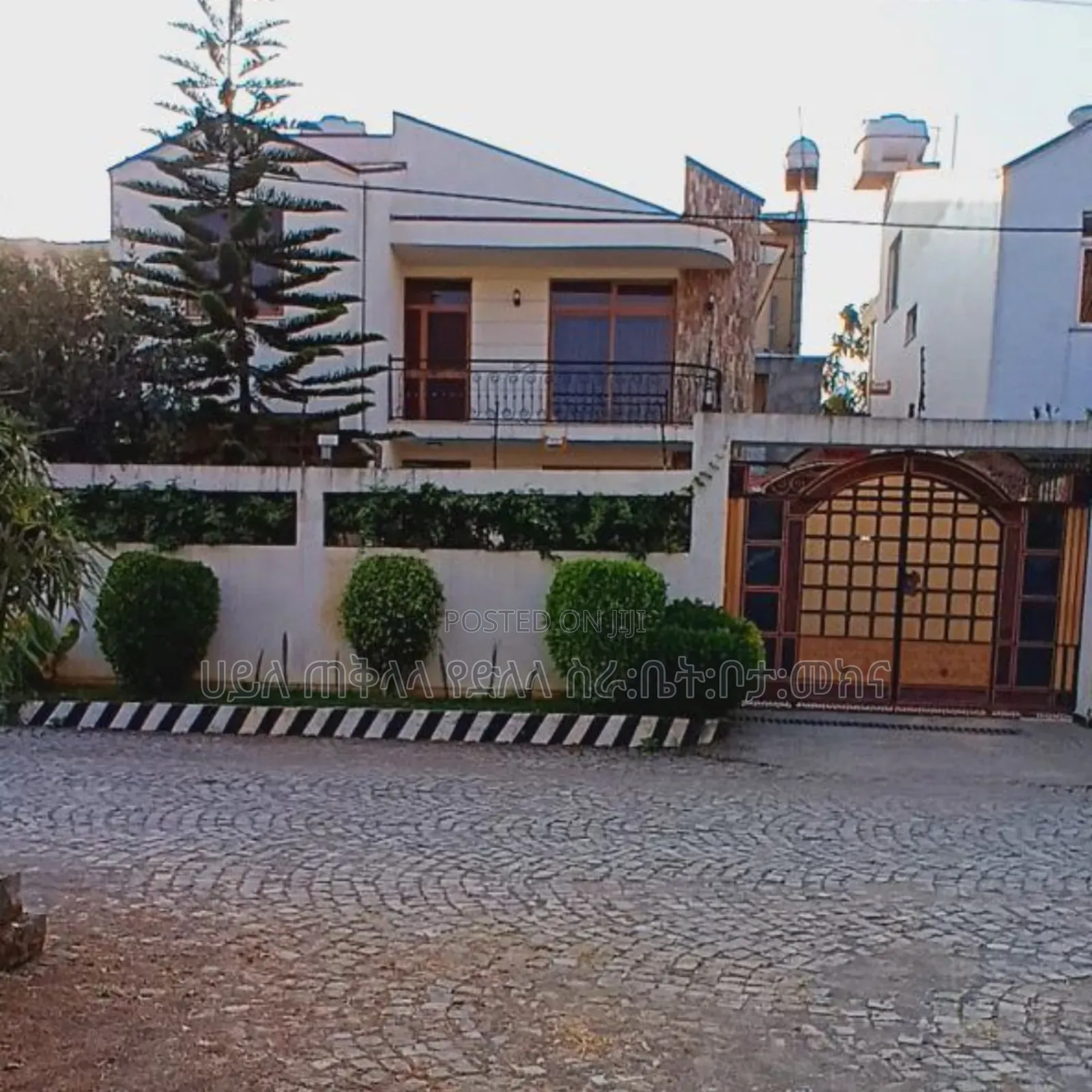 Furnished 6bdrm Townhouse/Terrace in አያት ዞን ኮምፋውንድ ውስጥ, Yeka for sale