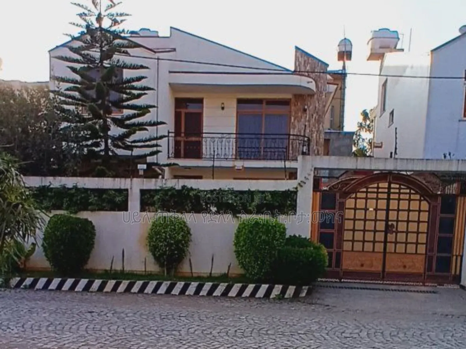 Furnished 6bdrm Townhouse/Terrace in አያት ዞን ኮምፋውንድ ውስጥ, Yeka for sale