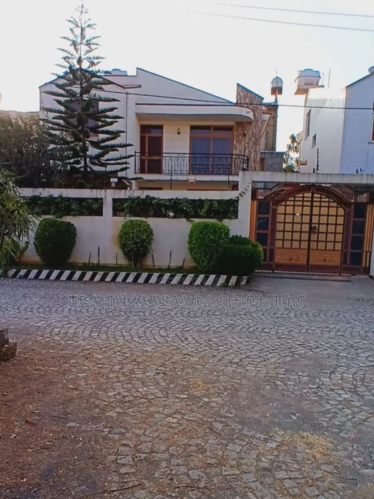 Furnished 6bdrm Townhouse/Terrace in አያት ዞን ኮምፋውንድ ውስጥ, Yeka for sale