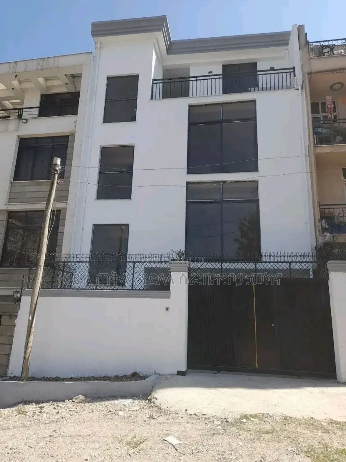 Furnished 5bdrm Townhouse/Terrace in ሠሚት 72 አካባቢ, Yeka for sale