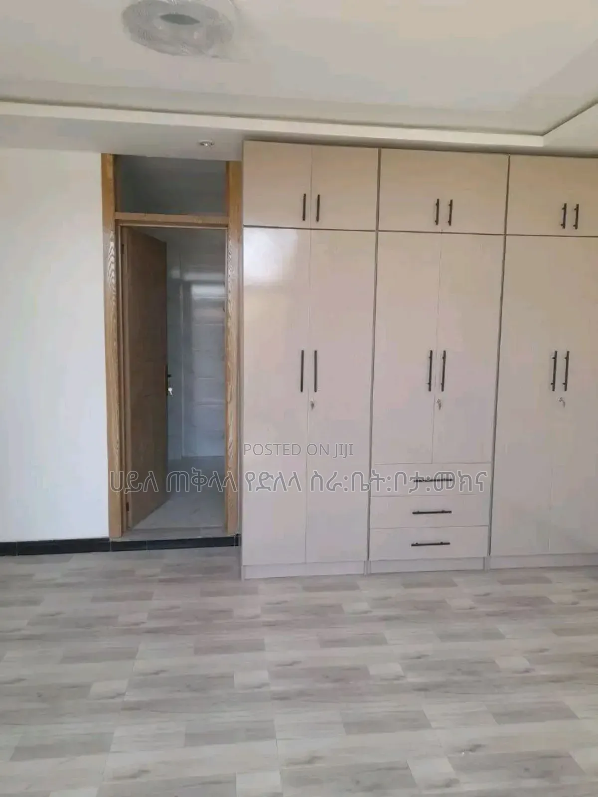 Furnished 5bdrm Townhouse/Terrace in ሠሚት 72 አካባቢ, Yeka for sale