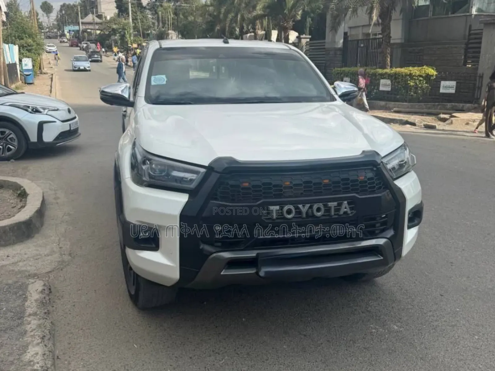 Toyota Hilux 2022 Ivory