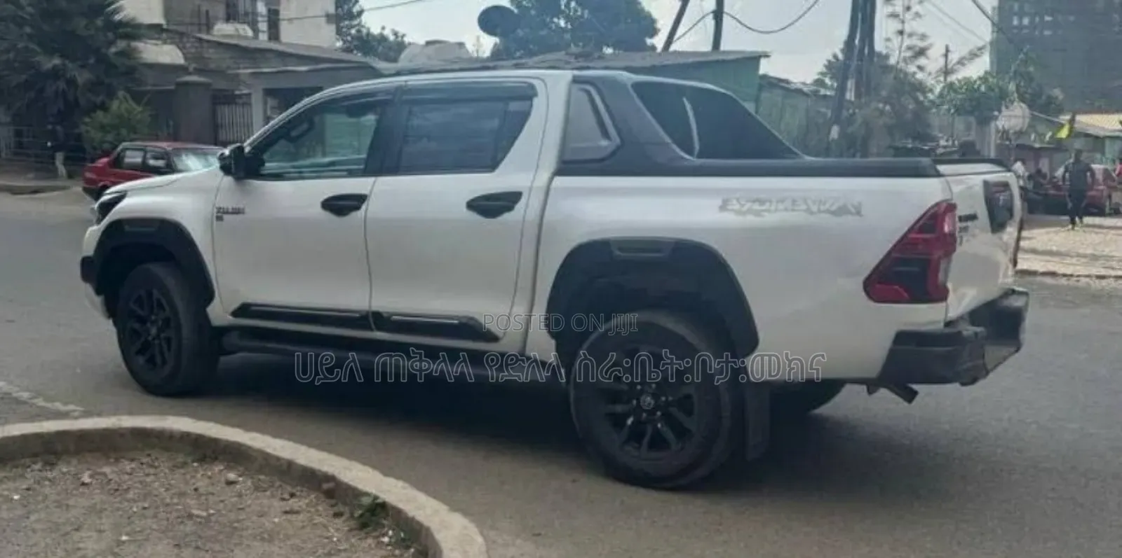 Toyota Hilux 2022 Ivory