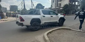 Toyota Hilux 2022 Ivory