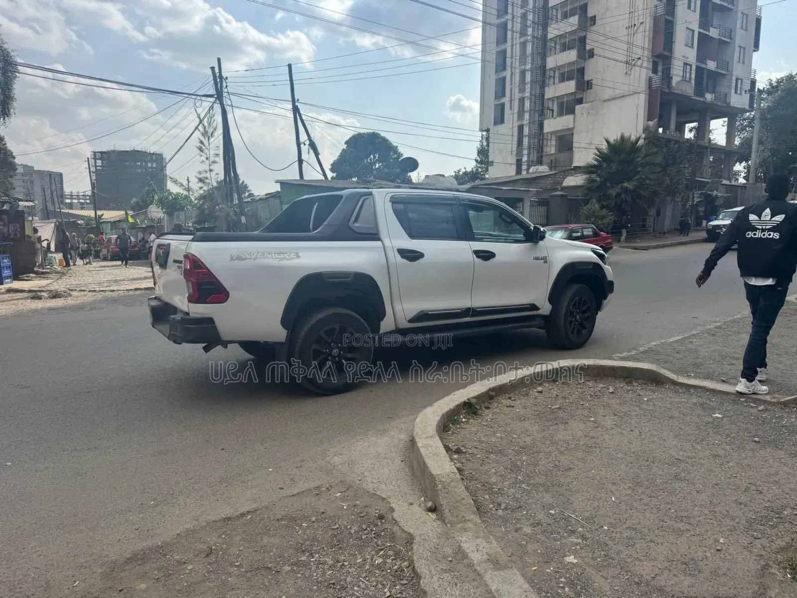 Toyota Hilux 2022 Ivory