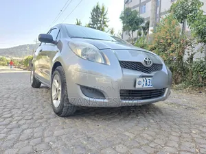 Photo - Toyota Yaris 2009 Silver