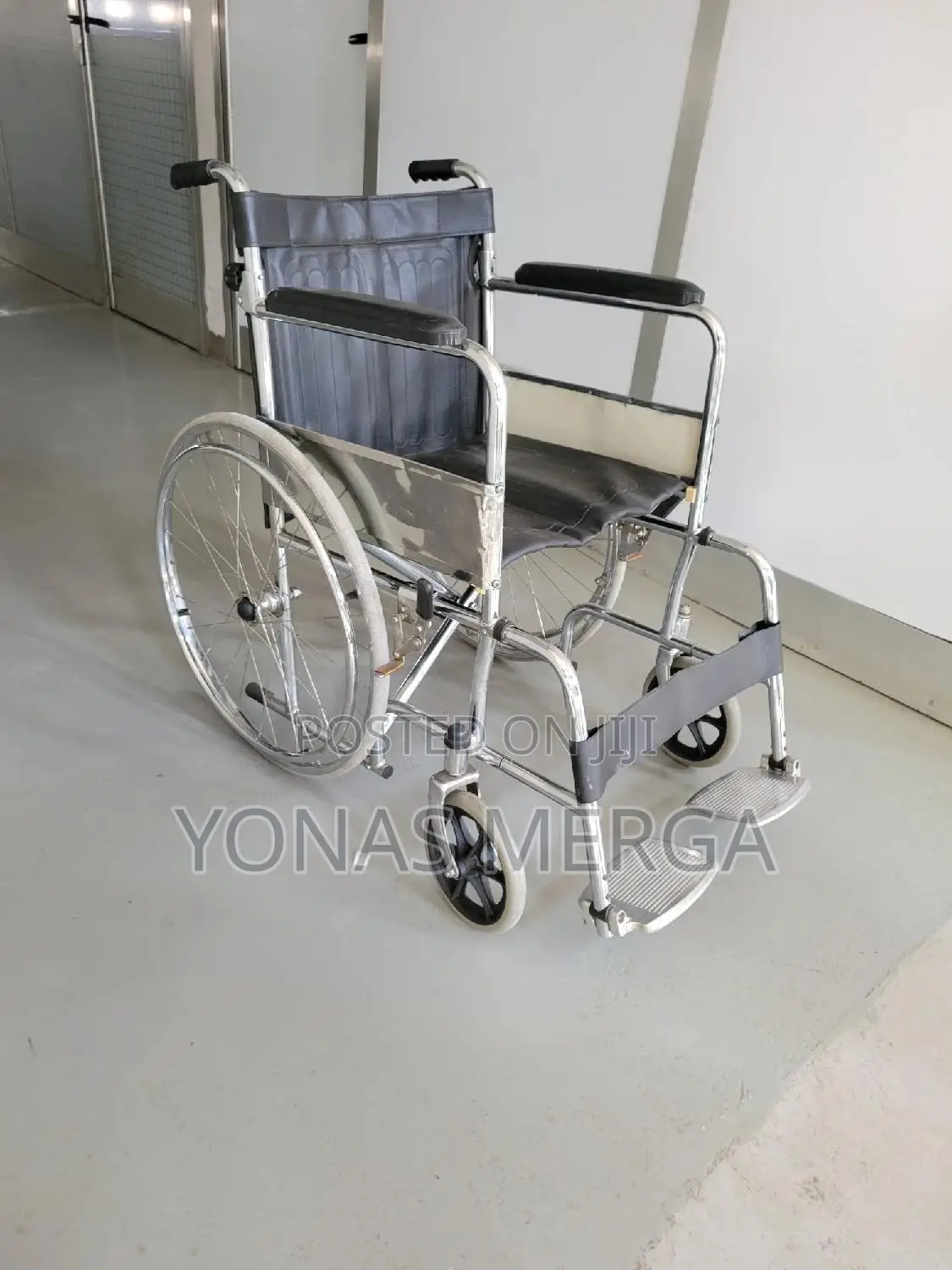 Normal Wheelchair篇曲adult Conventional Wheelchair With Hand Brakes