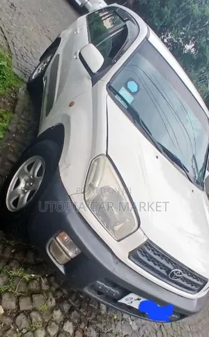 Toyota RAV4 2001 White