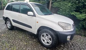 Toyota RAV4 2001 White