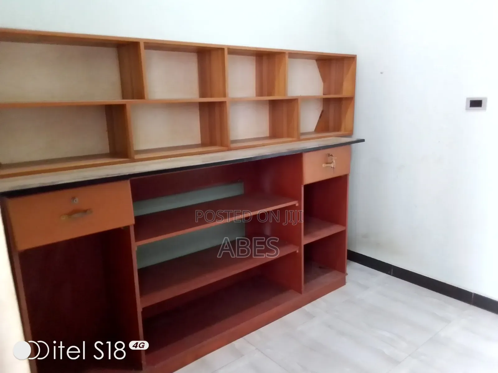 የጁስ ቤት መደርደሪያ