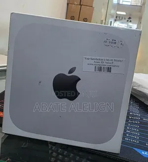Photo - New Laptop Apple MacBook Air 2025 M4 13-Inch 16GB Apple M4 SSD 256GB