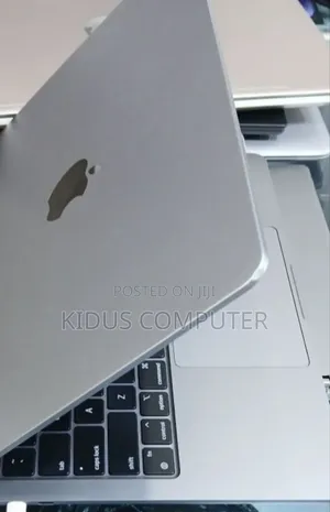 Photo - New Laptop Apple MacBook Air 8GB Apple M1 SSD 256GB