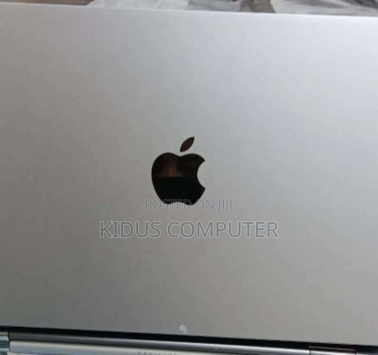 New Laptop Apple MacBook Air 8GB Apple M1 SSD 256GB