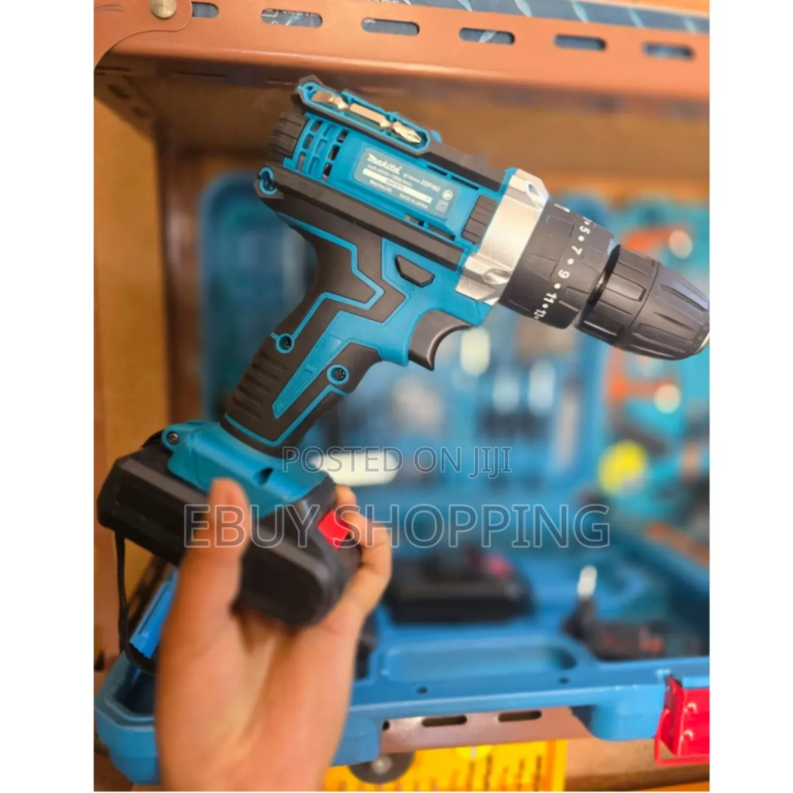 Heavy-Duty Makita Cordless Drill Kit for Drilling and Fastening