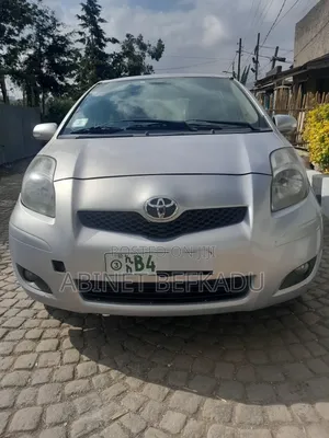 Photo - Toyota Vitz 1.0 FWD 5dr 2010 Purple