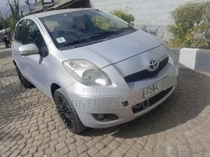 Toyota Vitz 1.0 FWD 5dr 2010 Purple