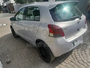 Toyota Vitz 1.0 FWD 5dr 2010 Purple