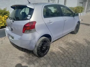 Toyota Vitz 1.0 FWD 5dr 2010 Purple