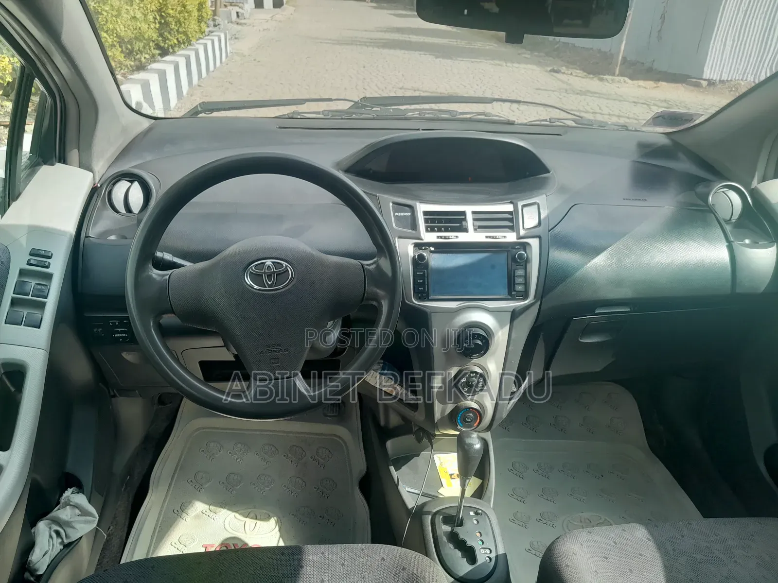 Toyota Vitz 1.0 FWD 5dr 2010 Purple