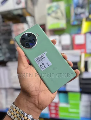 Photo - New Tecno Spark 20 Pro Plus 256 GB Green