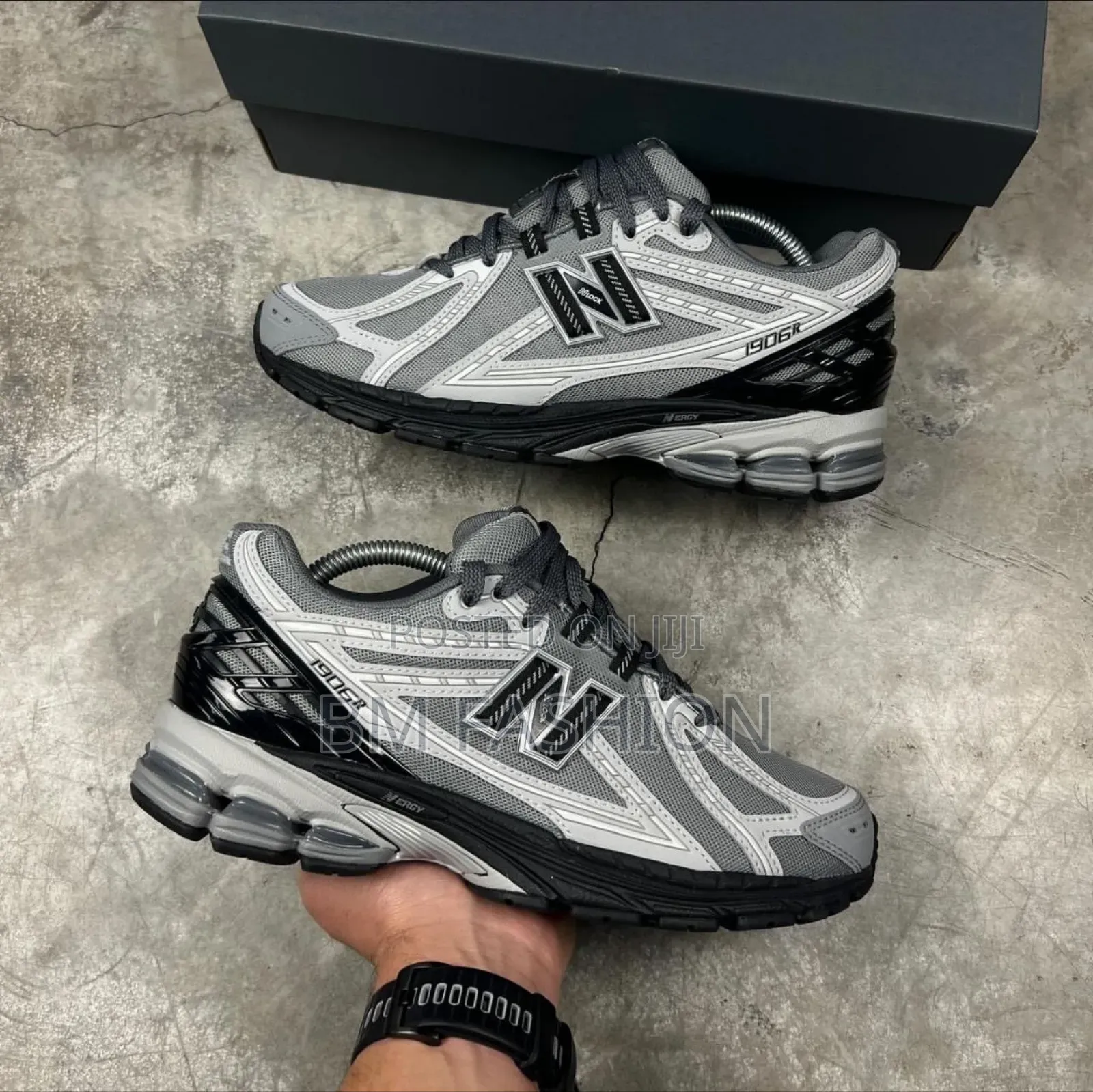 New Balance 1906r Sneaker in the Castle Rock With Rain Cloud