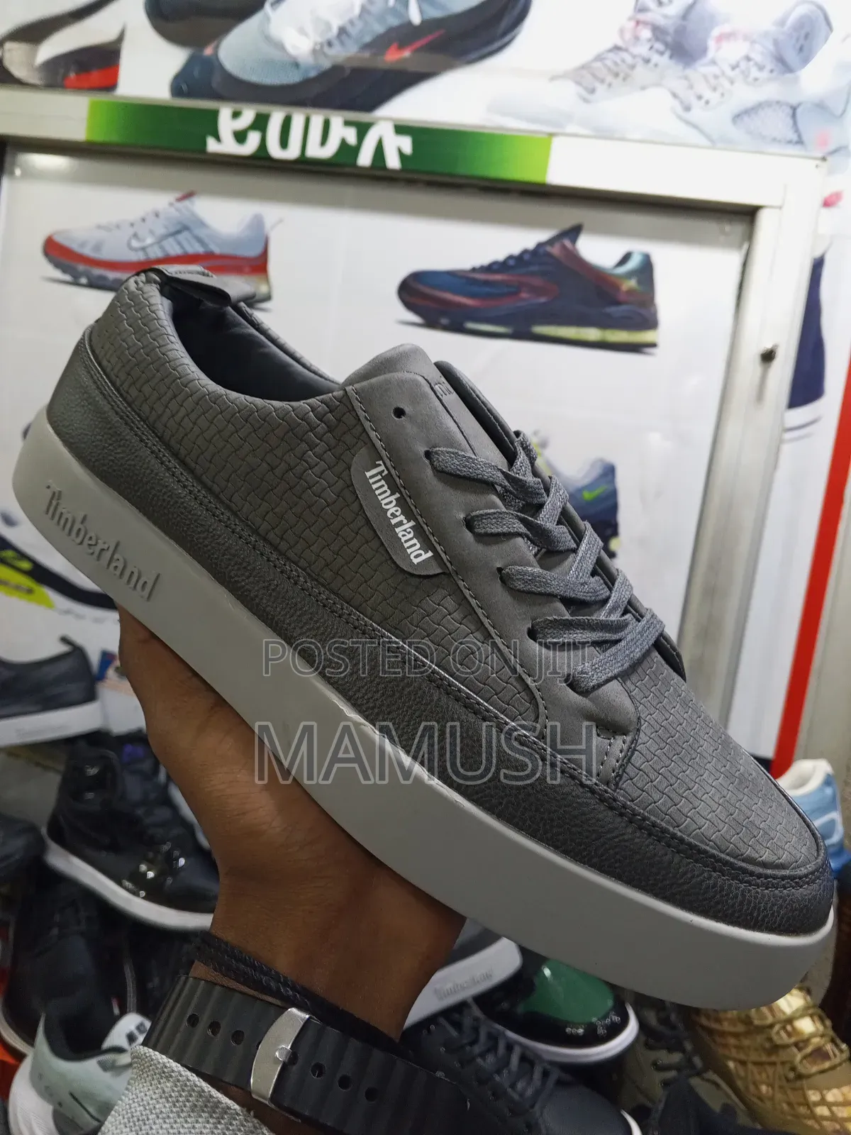 This Is Apaireof Multicolored Buck01 Mens Lace_up Sneakers Leather