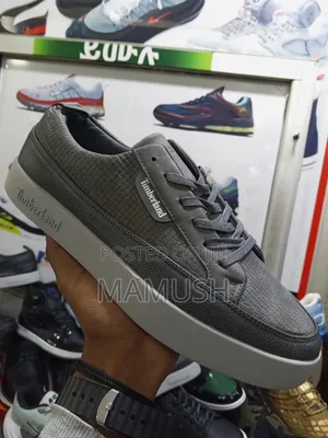 This Is Apaireof Multicolored Buck01 Mens Lace_up Sneakers Leather