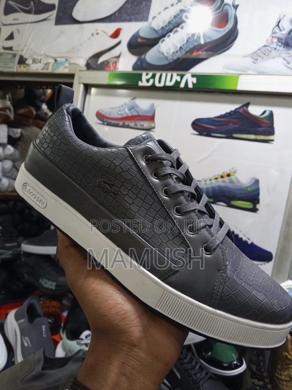 This Is Apaireof Multicolored Buck01 Mens Lace_up Sneakers Leather