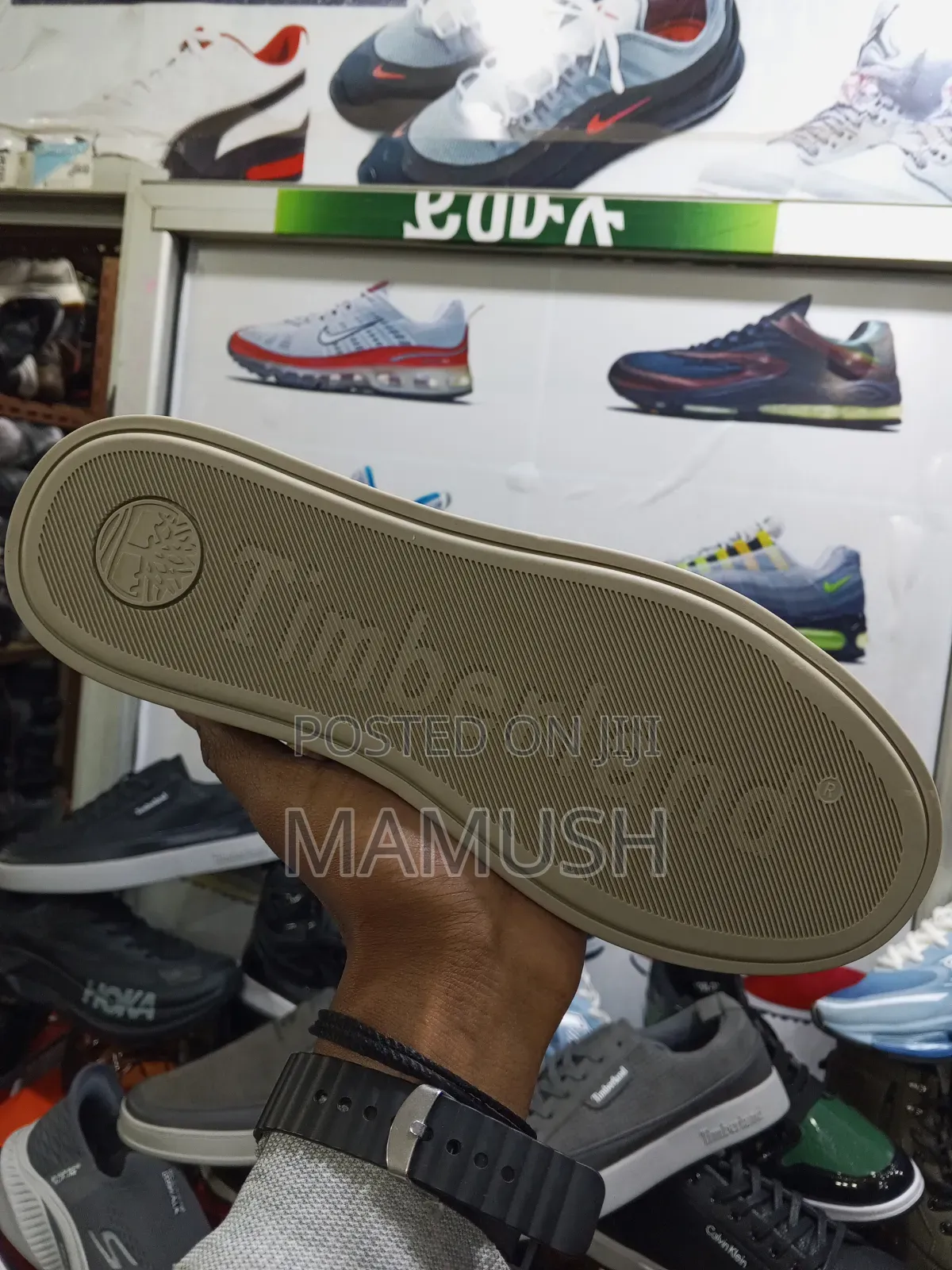 This Is Apaireof Multicolored Buck01 Mens Lace_up Sneakers Leather