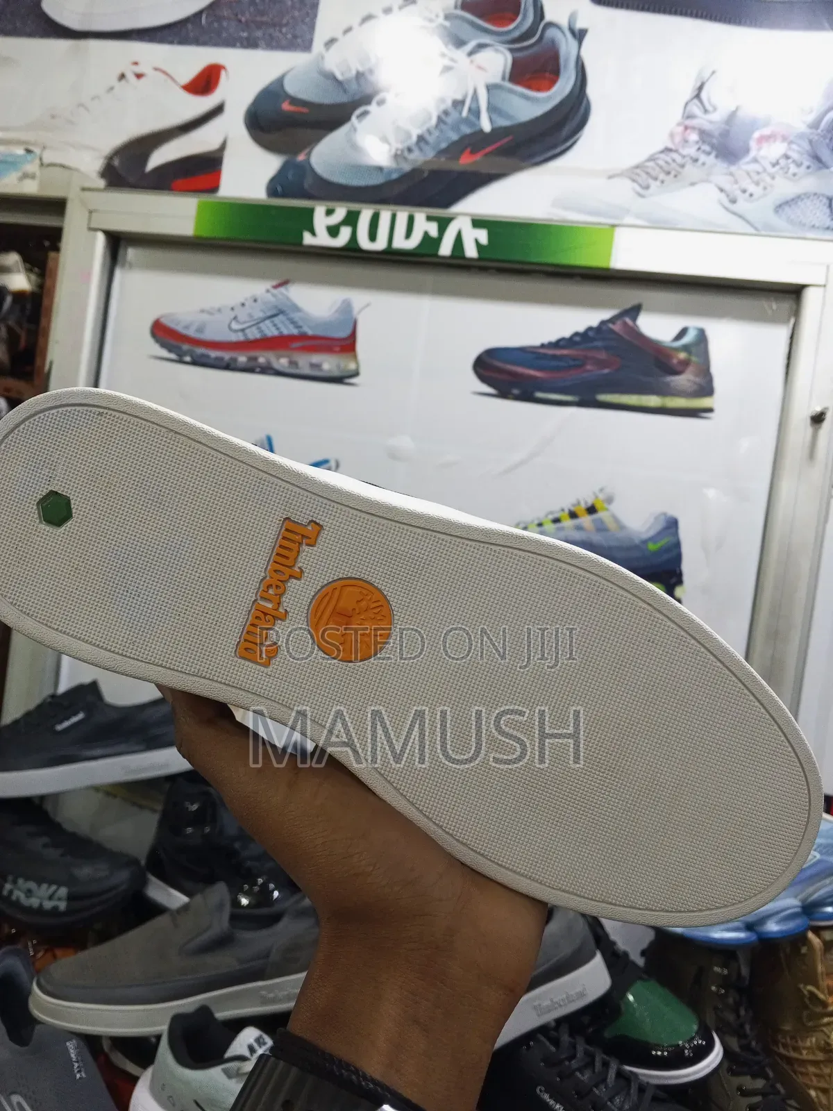 This Is Apaireof Multicolored Buck01 Mens Lace_up Sneakers Leather