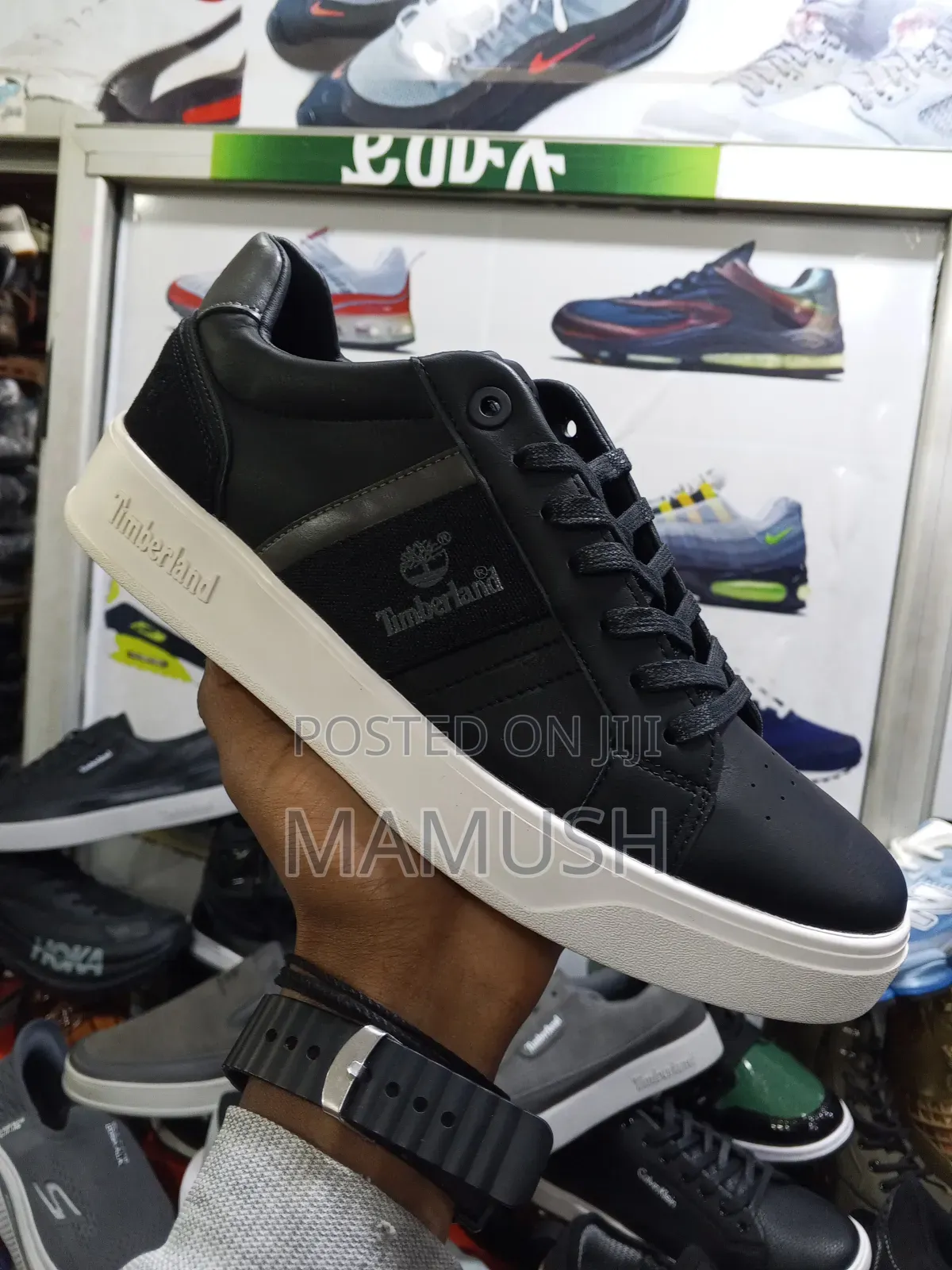 This Is Apaireof Multicolored Buck01 Mens Lace_up Sneakers Leather