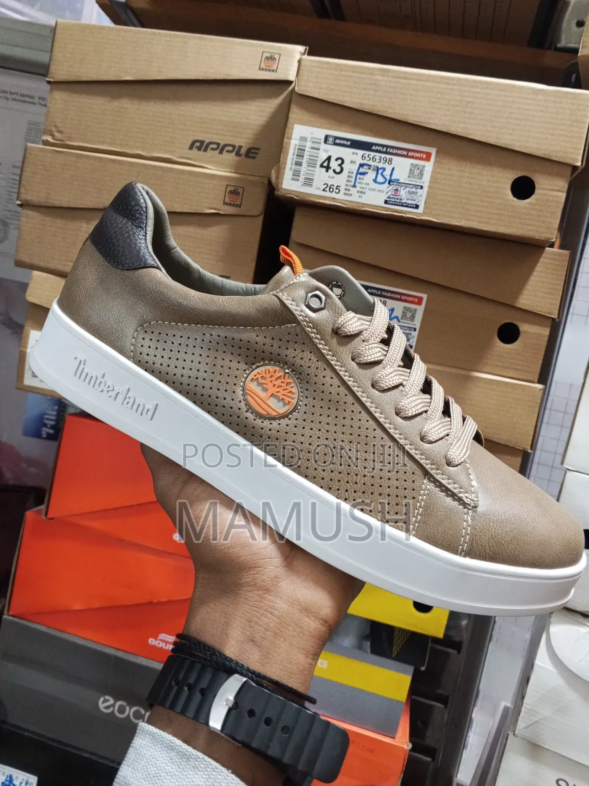 This Is Apaireof Multicolored Buck01 Mens Lace_up Sneakers Leather