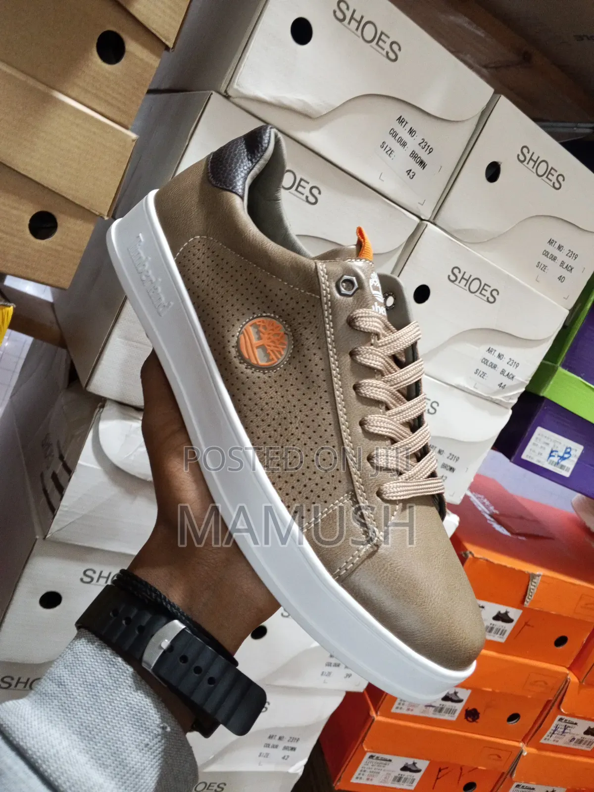 This Is Apaireof Multicolored Buck01 Mens Lace_up Sneakers Leather