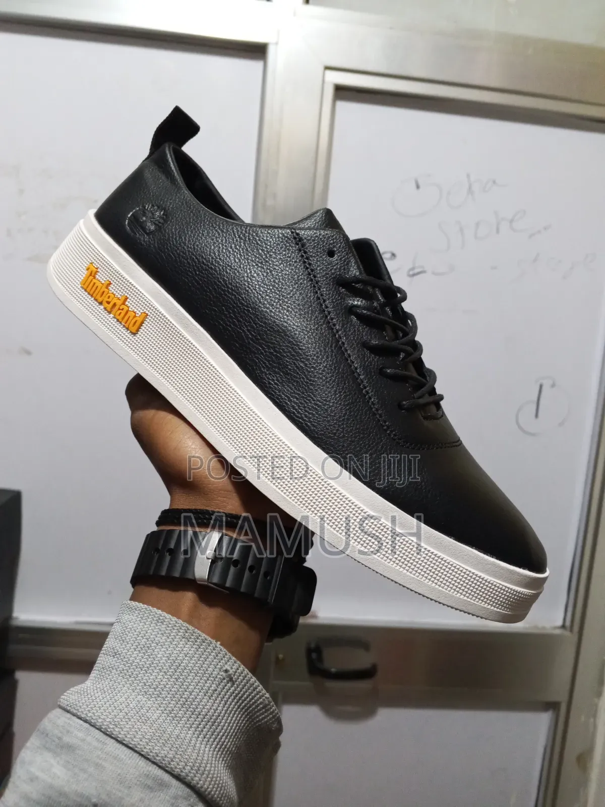 This Is Apaireof Multicolored Buck01 Mens Lace_up Sneakers Leather