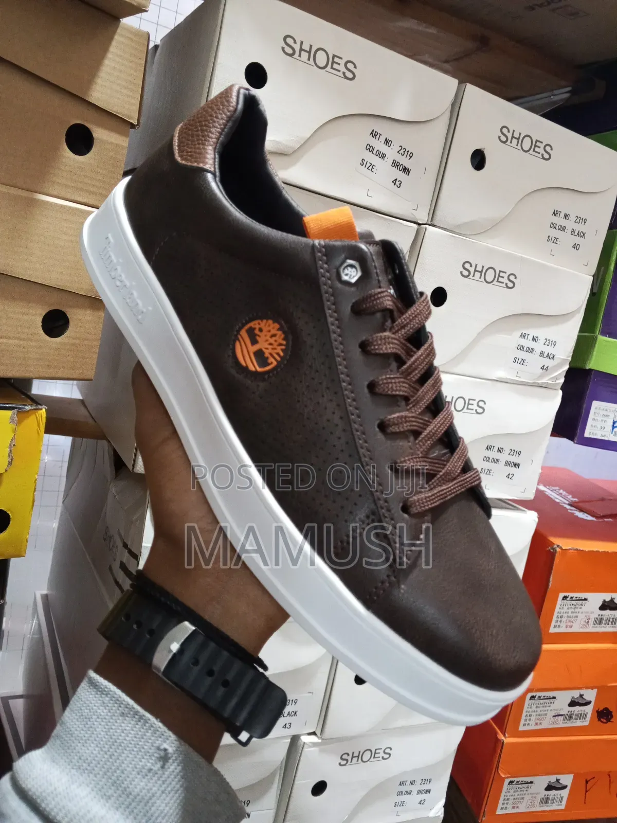 This Is Apaireof Multicolored Buck01 Mens Lace_up Sneakers Leather